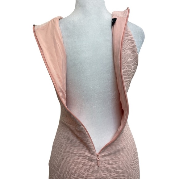 Bebe Light Pink Textured Floral Halter Neck Tulip Hem Mini Dress - Picture 4 of 12